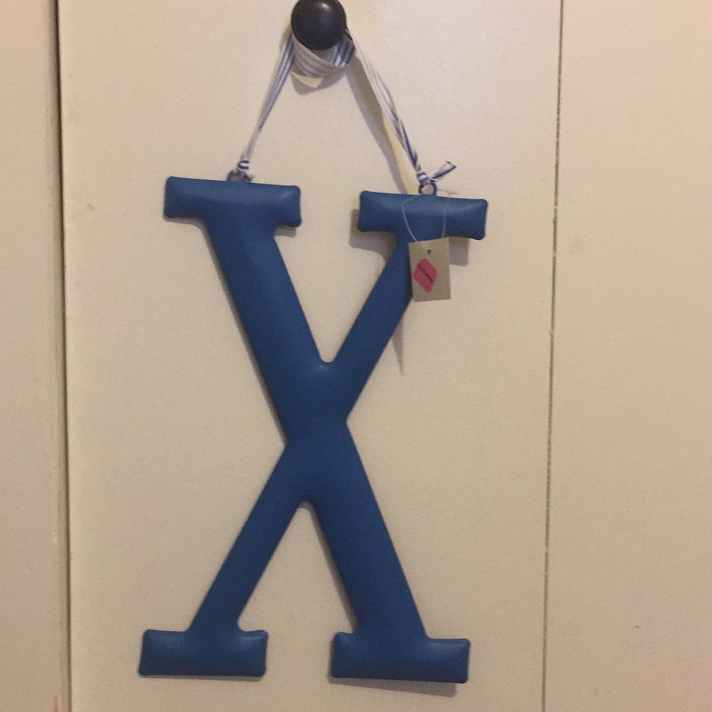NWT Tuesday Morning hanging letter